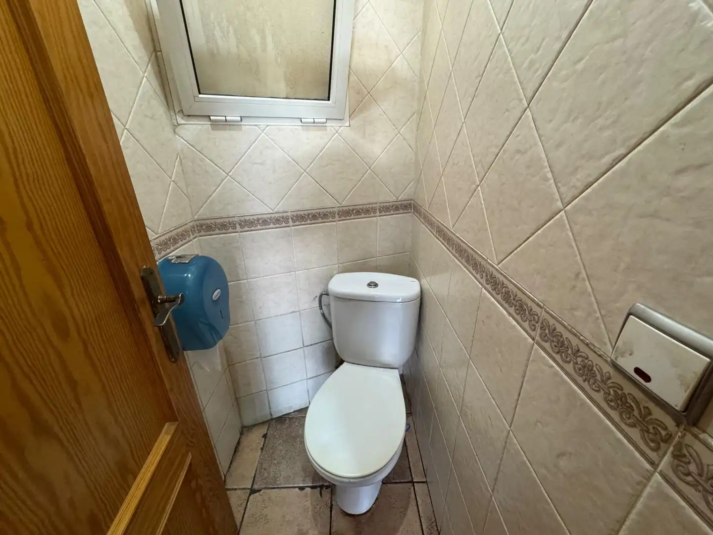 Baño de Local en venta en Torrevieja con Aire acondicionado y Amueblado