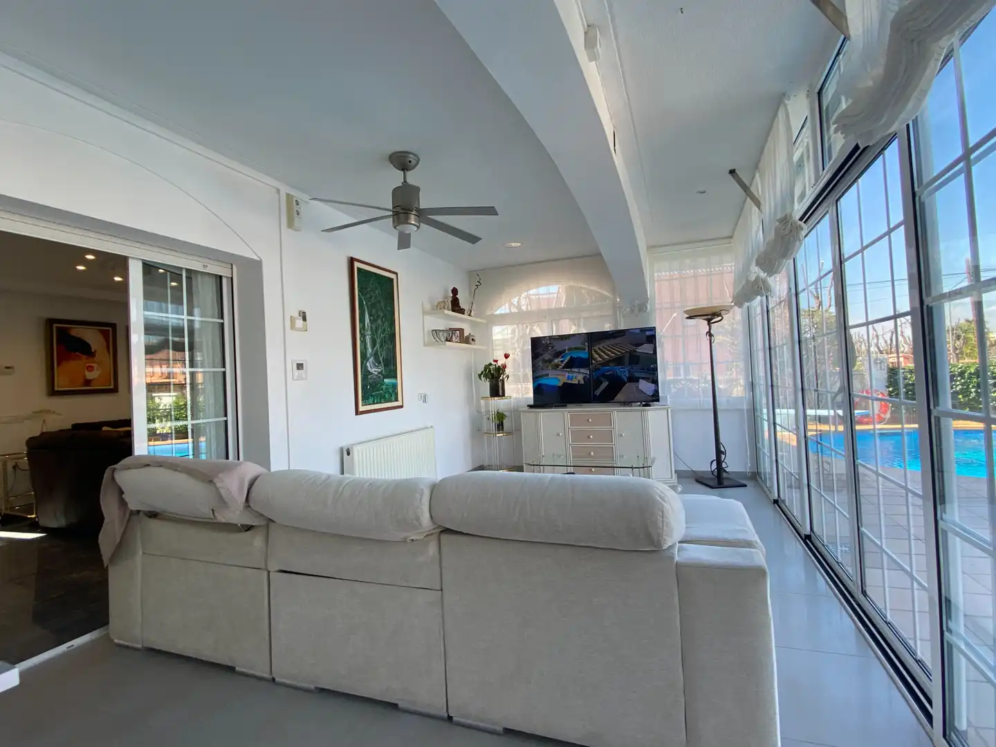 Sala d'estar de Casa o xalet en venda en Empuriabrava amb Aire condicionat, Calefacció i Jardí privat