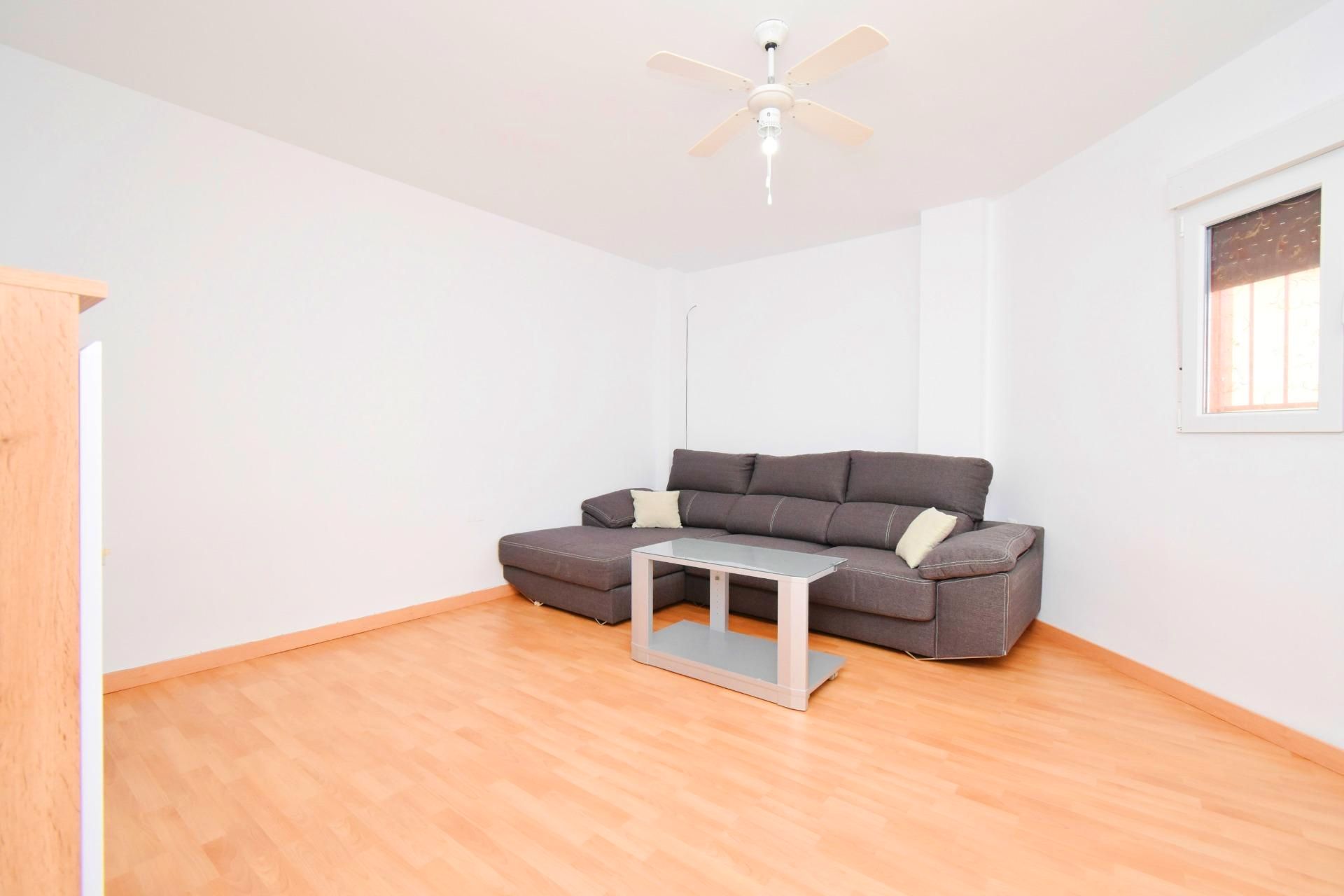 Sala d'estar de Casa o xalet en venda en El Ejido amb Aire condicionat, Terrassa i Moblat