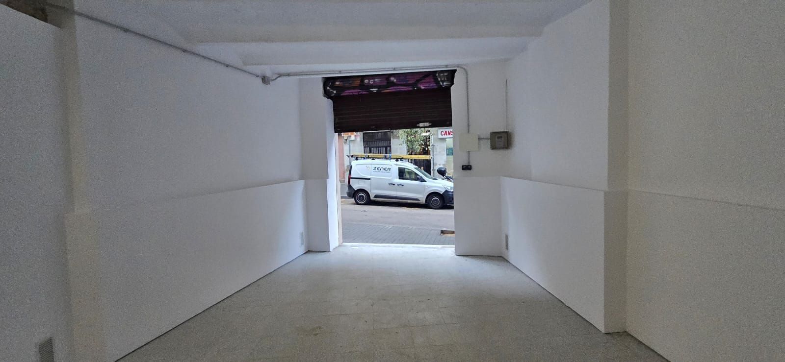 Local de alquiler en La Font de la Guatlla, Sants - Montjuïc