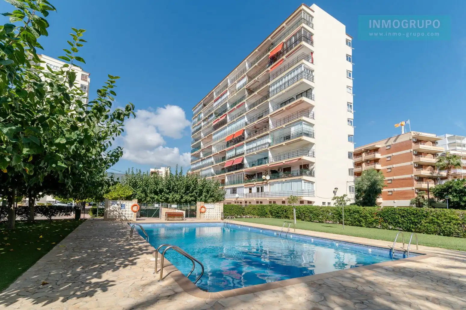 Piscina de Pis en venda en Benicasim / Benicàssim amb Terrassa i Piscina comunitària