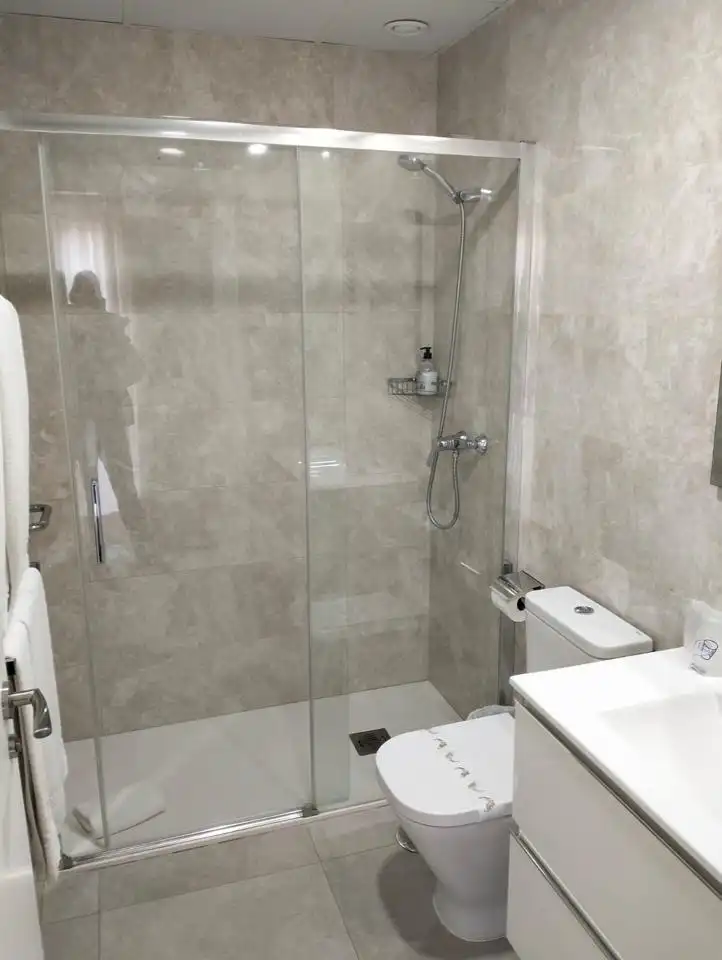Bathroom of Flat for rent in Almuñécar  with Air Conditioner, Terrace and Furnished