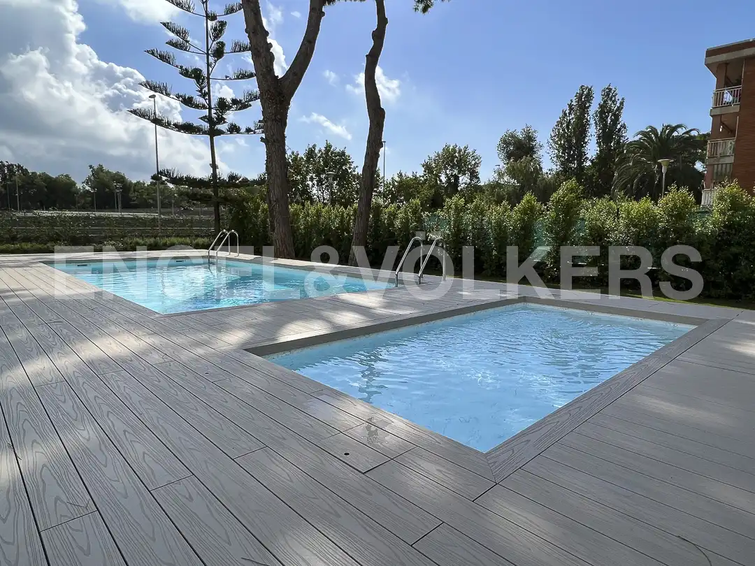 Schwimmbecken von Haus oder Chalet zur Miete in Gavà mit Klimaanlage, Heizung und Privatgarten