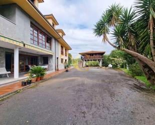 Vista exterior de Casa o xalet en venda en Llanes amb Terrassa i Balcó