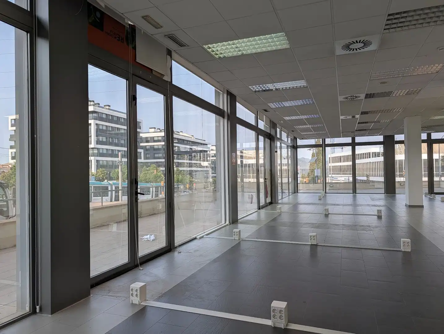 Vista exterior de Oficina de lloguer en Sant Just Desvern amb Aire condicionat i Calefacció