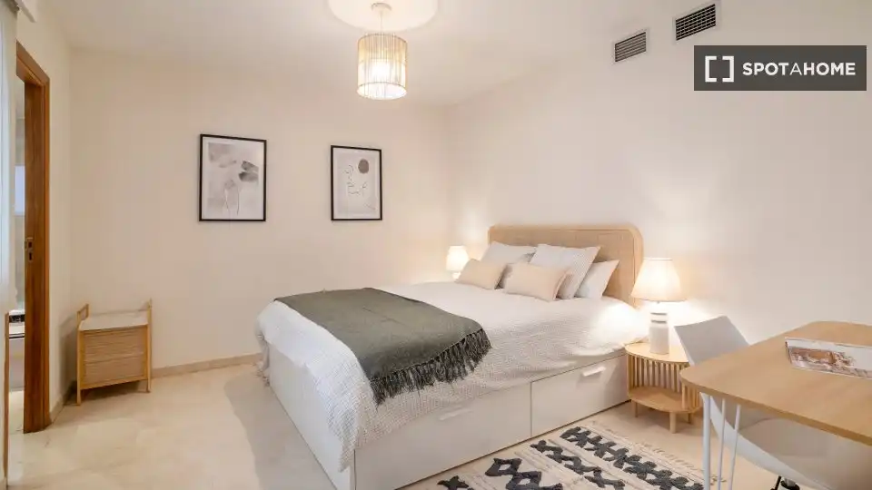 Bedroom of Flat for share in Alicante / Alacant  with Air Conditioner, Heating and Furnished