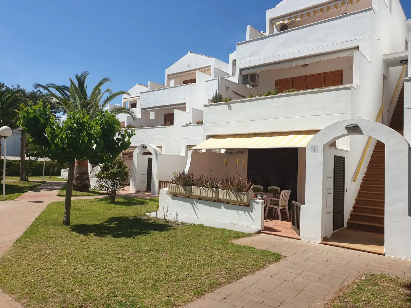 Planta baja de alquiler en Carrer del Monestir de Poblet, 1, La Pineda