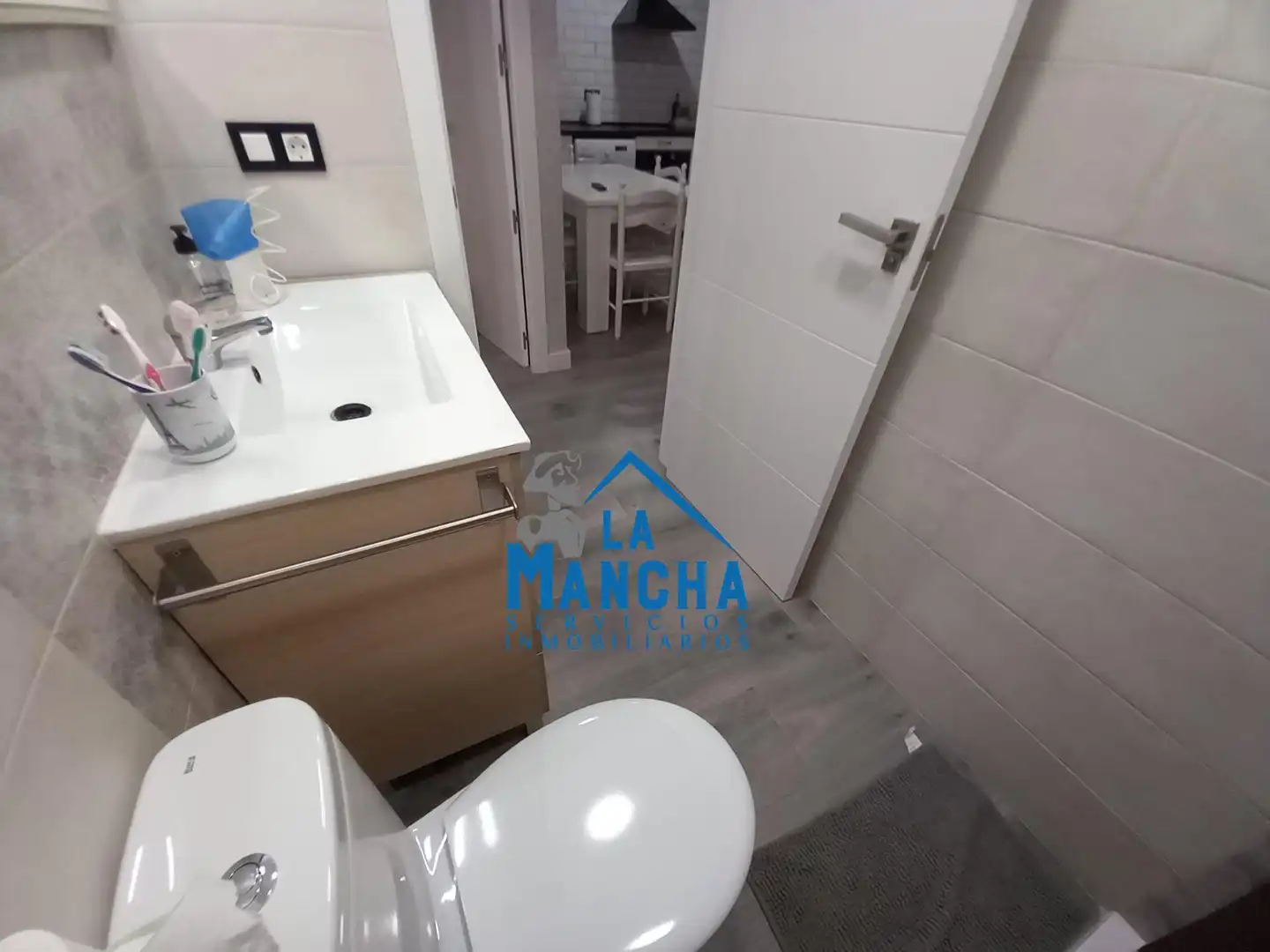 Bany de Casa o xalet en venda en Madrigueras amb Piscina i Moblat