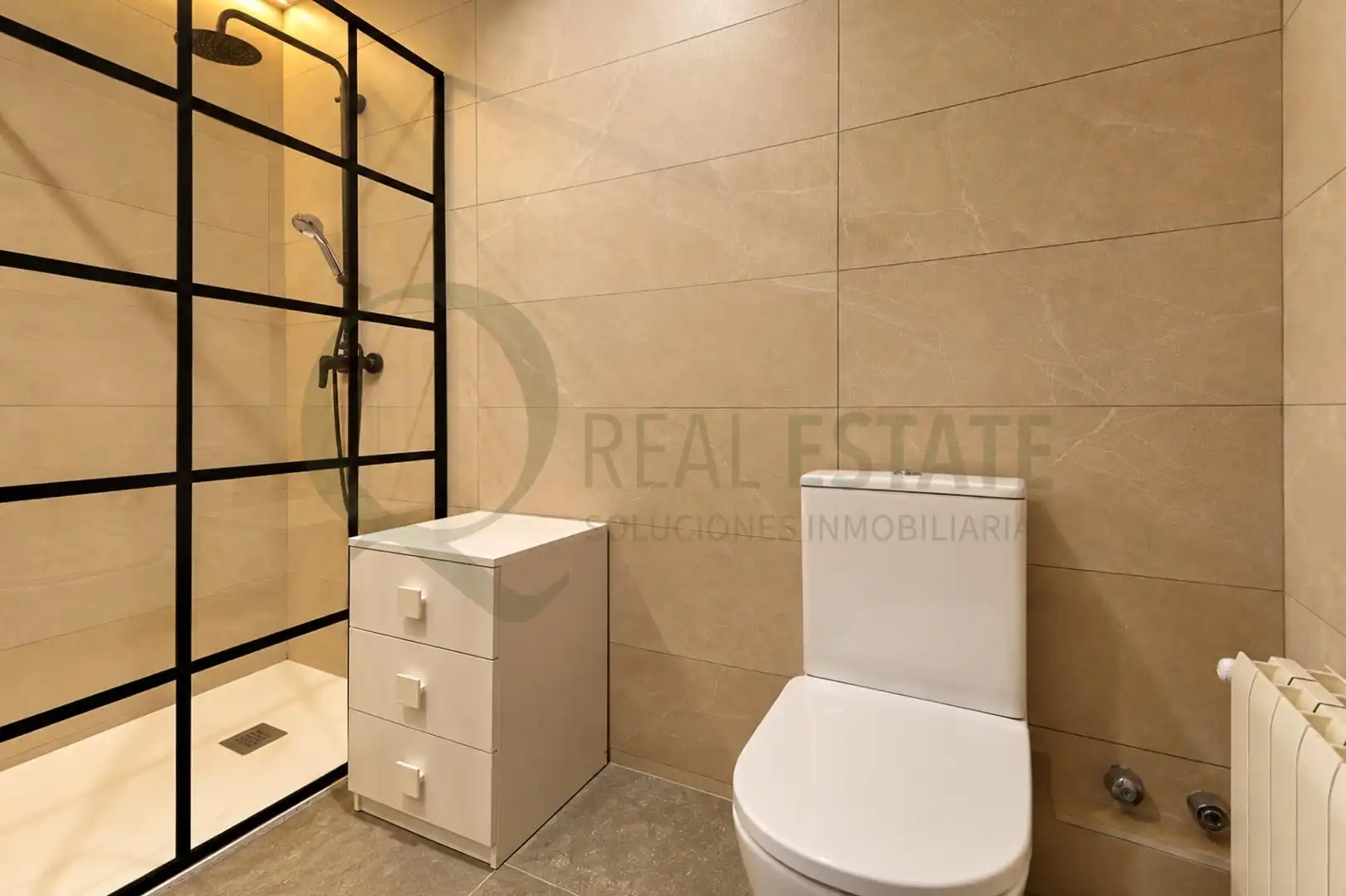 Badezimmer von Haus oder Chalet zum Verkauf in Alicante / Alacant mit Klimaanlage, Heizung und Privatgarten