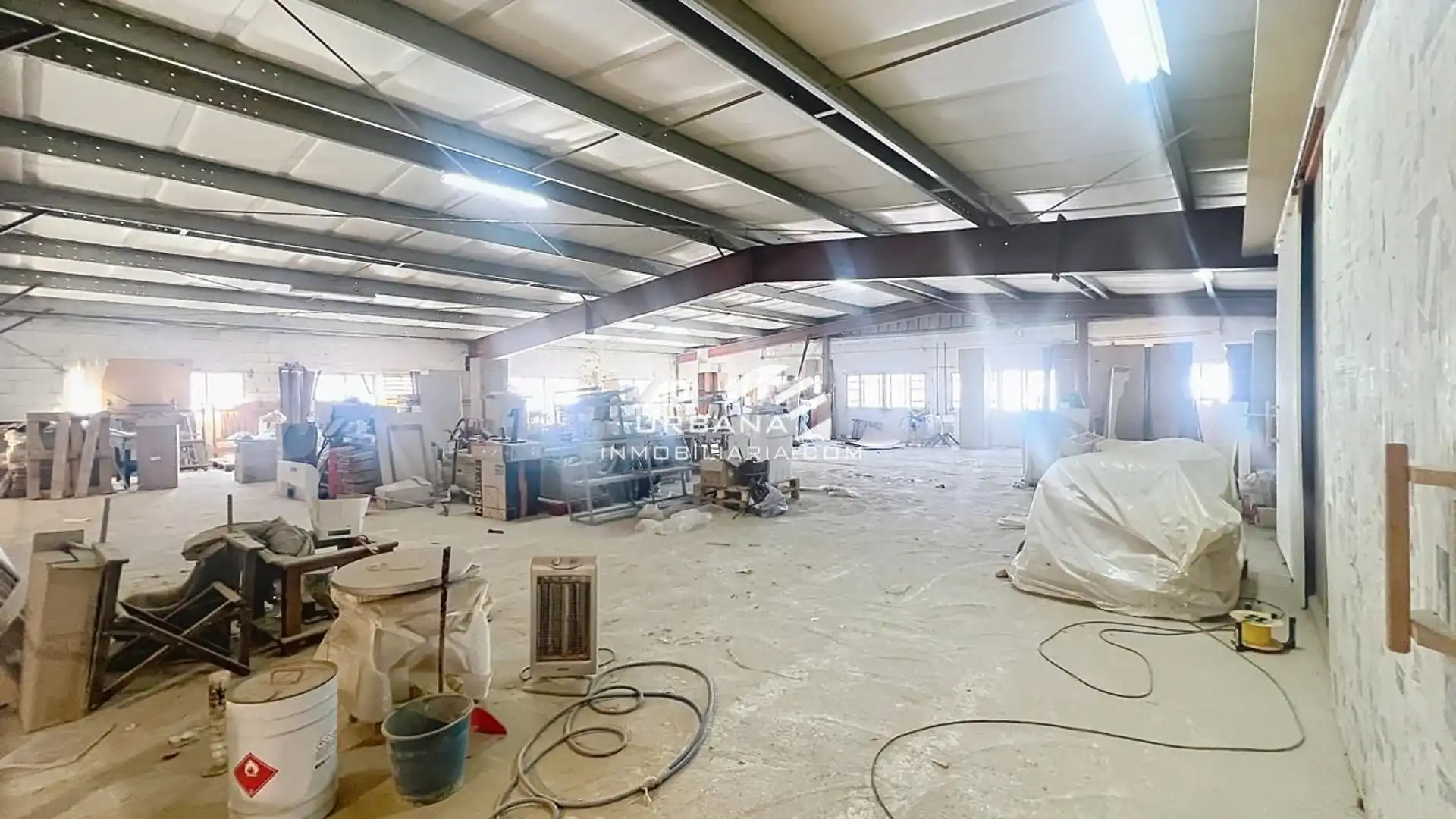 Nau industrial en venda en Lucena