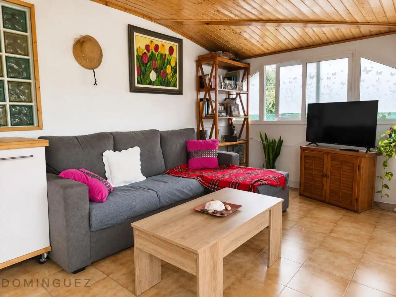 Sala d'estar de Casa o xalet en venda en Cangas  amb Calefacció, Jardí privat i Terrassa