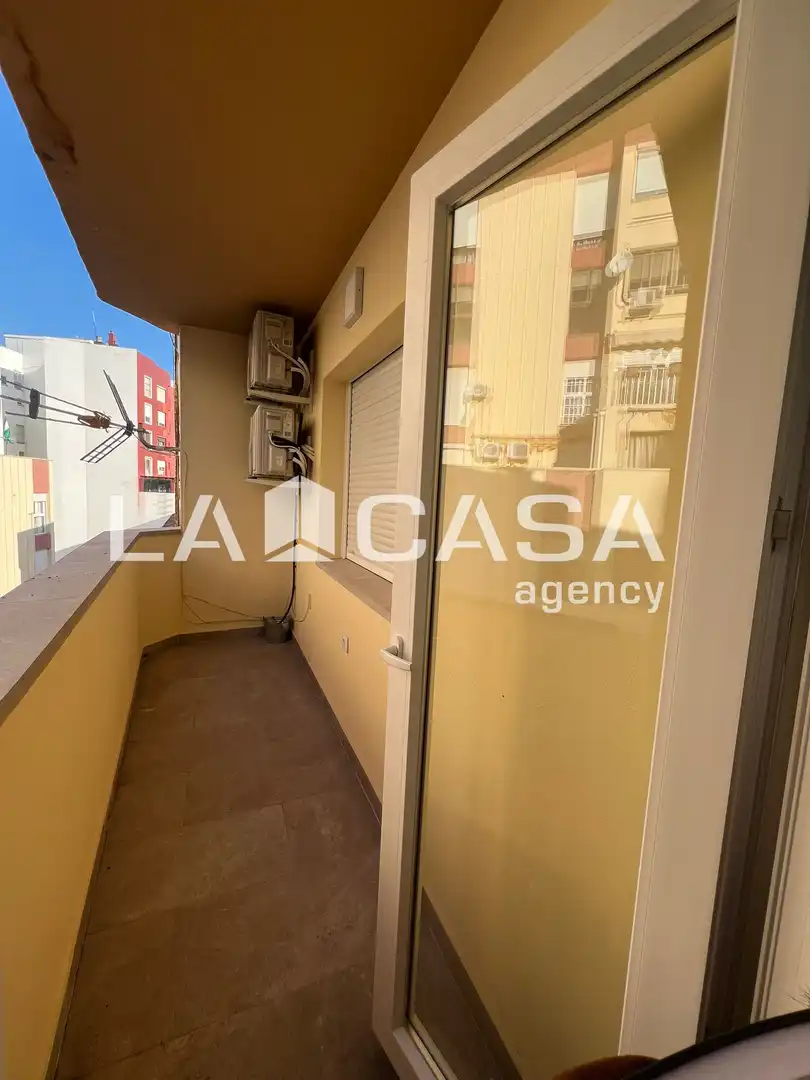 Flat with terrace for sale in Calle Radio Algeciras, imagen 15