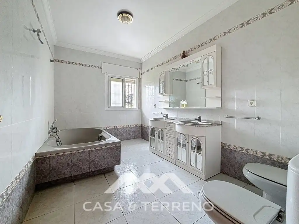 Baño de Casa o chalet en venta en Vélez-Málaga con Aire acondicionado, Jardín privado y Terraza