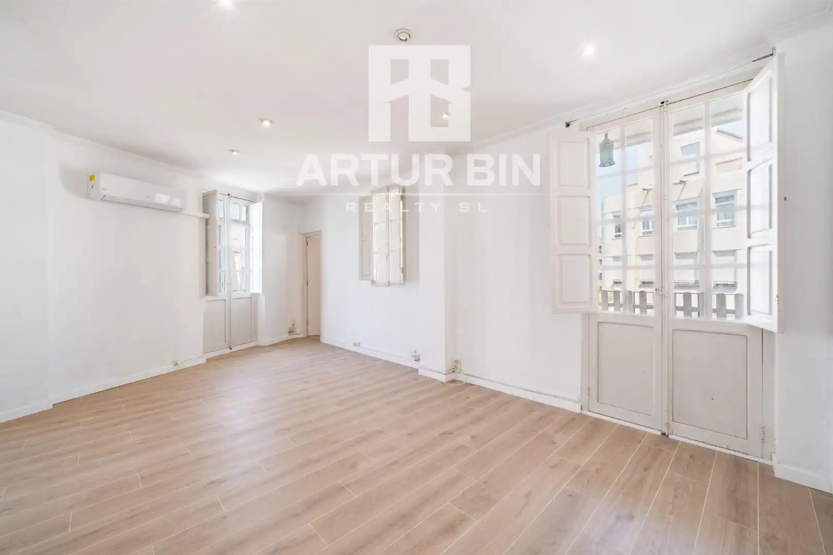 Bedroom of Flat for sale in Valencia  with Balcony