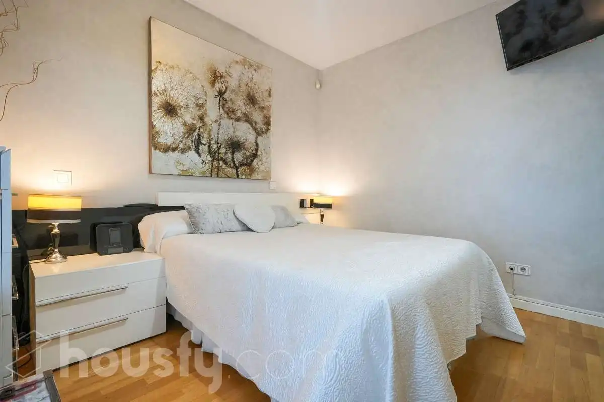 Habitación de Ático en venta en Madrid con Terraza, Trastero y Piscina comunitaria