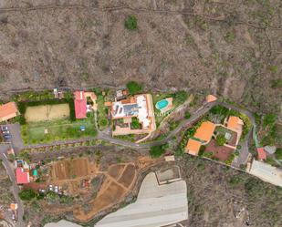 Vista exterior de Casa o xalet en venda en Guía de Isora amb Aire condicionat, Terrassa i Piscina