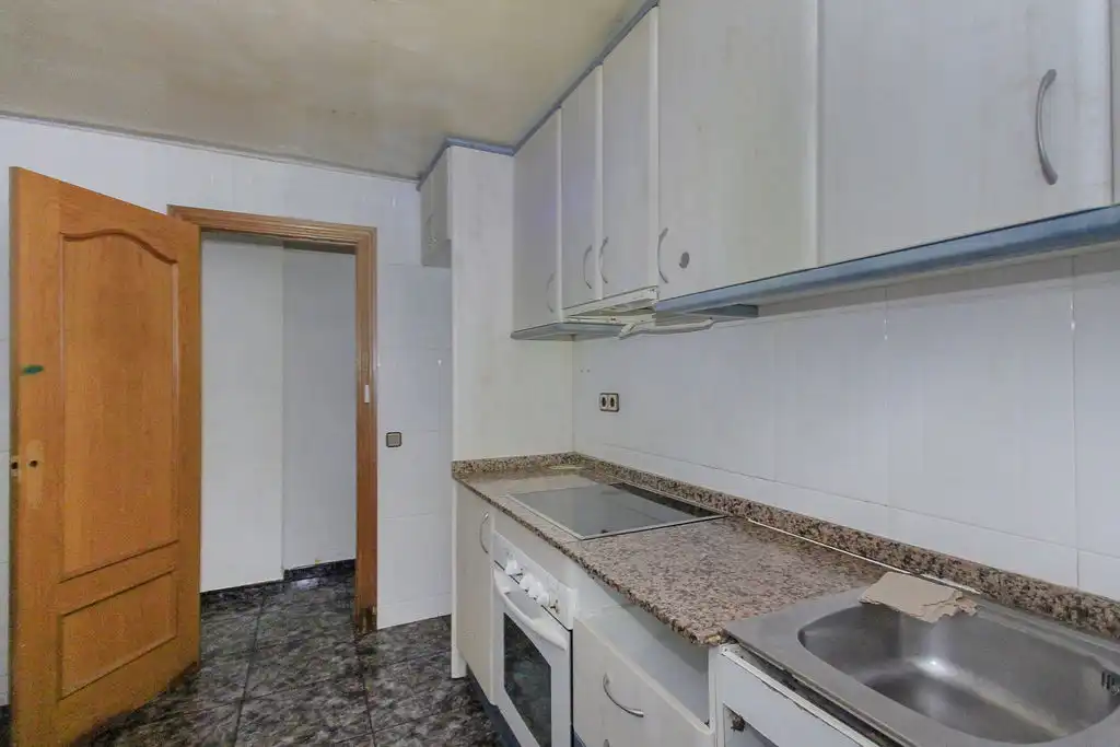 Küche von Wohnung zum Verkauf in Sant Boi de Llobregat