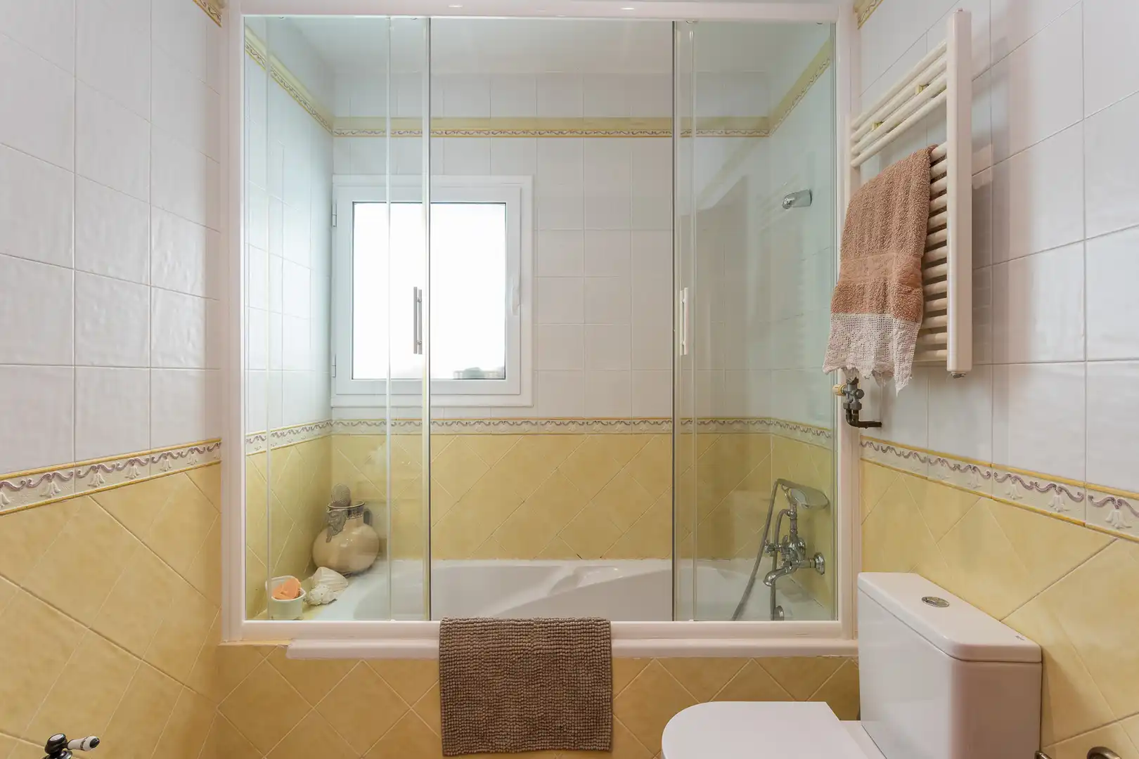 Baño de Casa o chalet en venta en Gavà con Calefacción, Piscina y Horno
