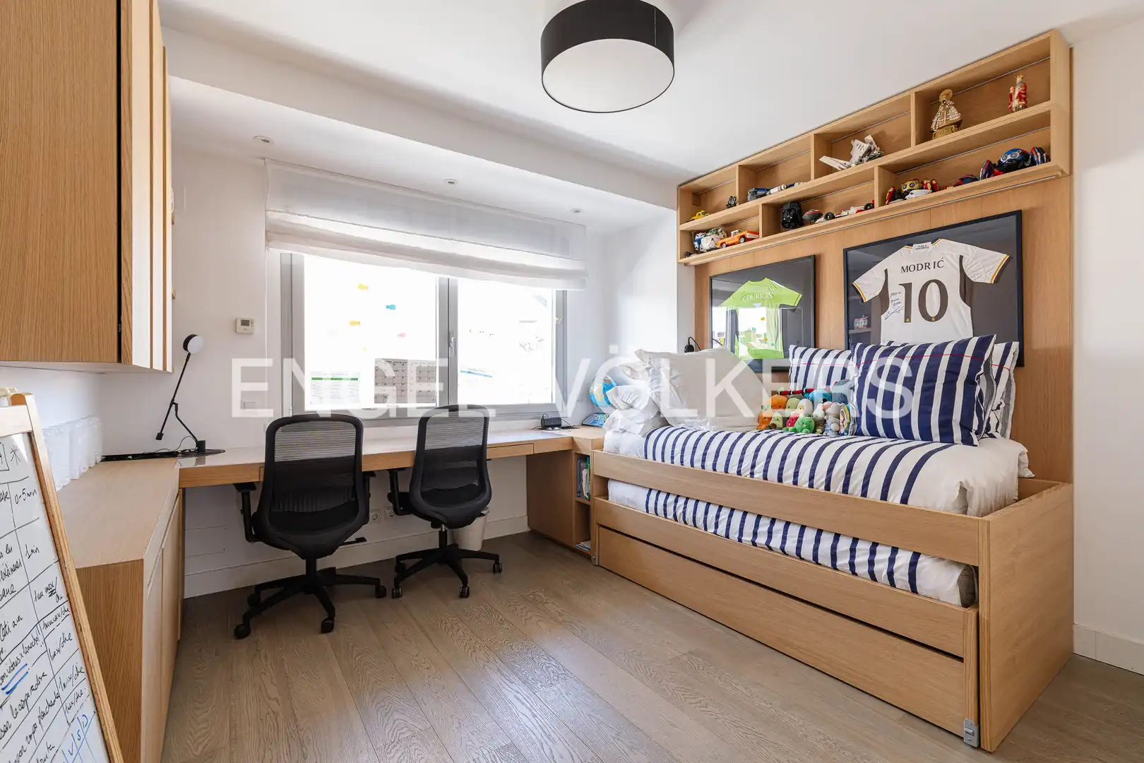 Habitación de Casa adosada en venta en Pozuelo de Alarcón con Aire acondicionado, Calefacción y Jardín privado