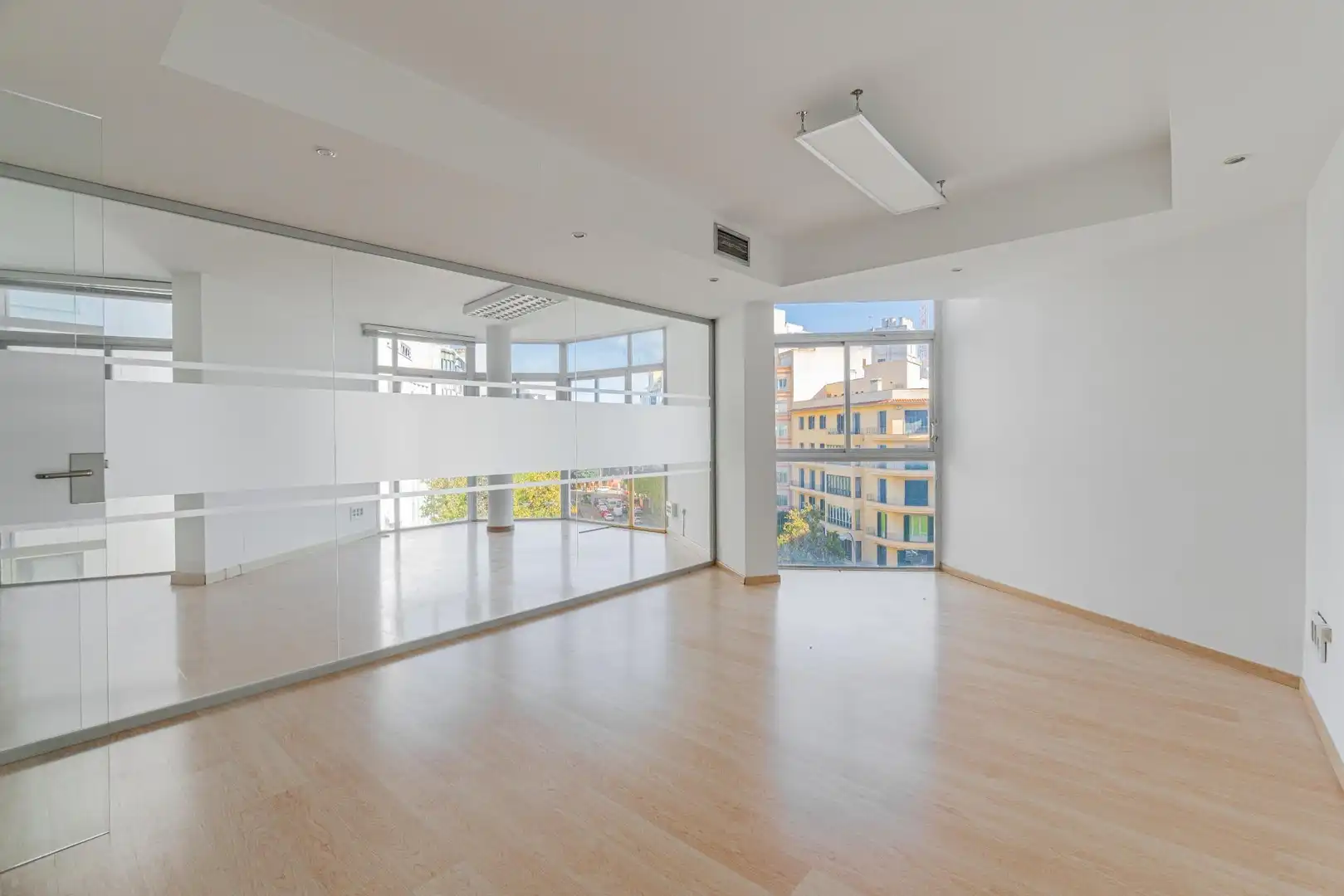 Office space with lift to rent in Avenida d'Alexandre Rosselló 15