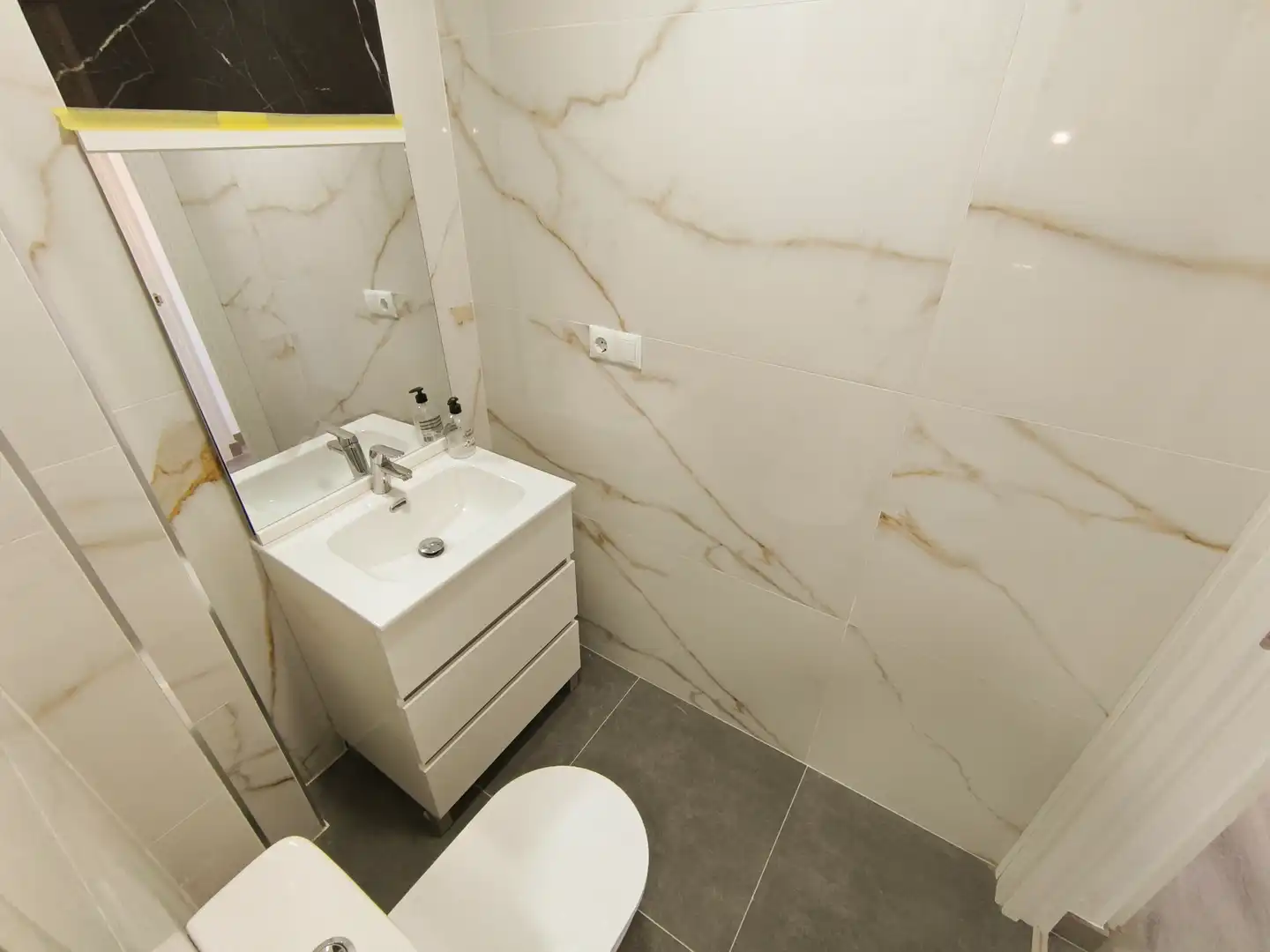 Bathroom of Flat for sale in Palencia  with Air Conditioner, Heating and Parquet flooring