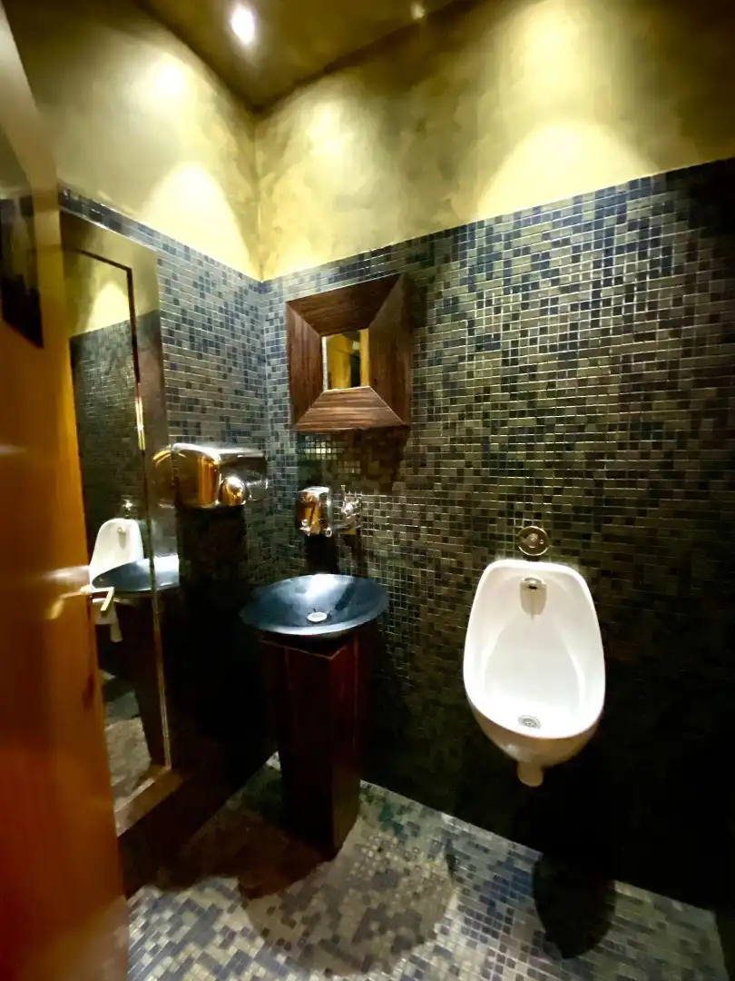 Baño de Local en venta en Almería con Aire acondicionado, Amueblado y Alarma