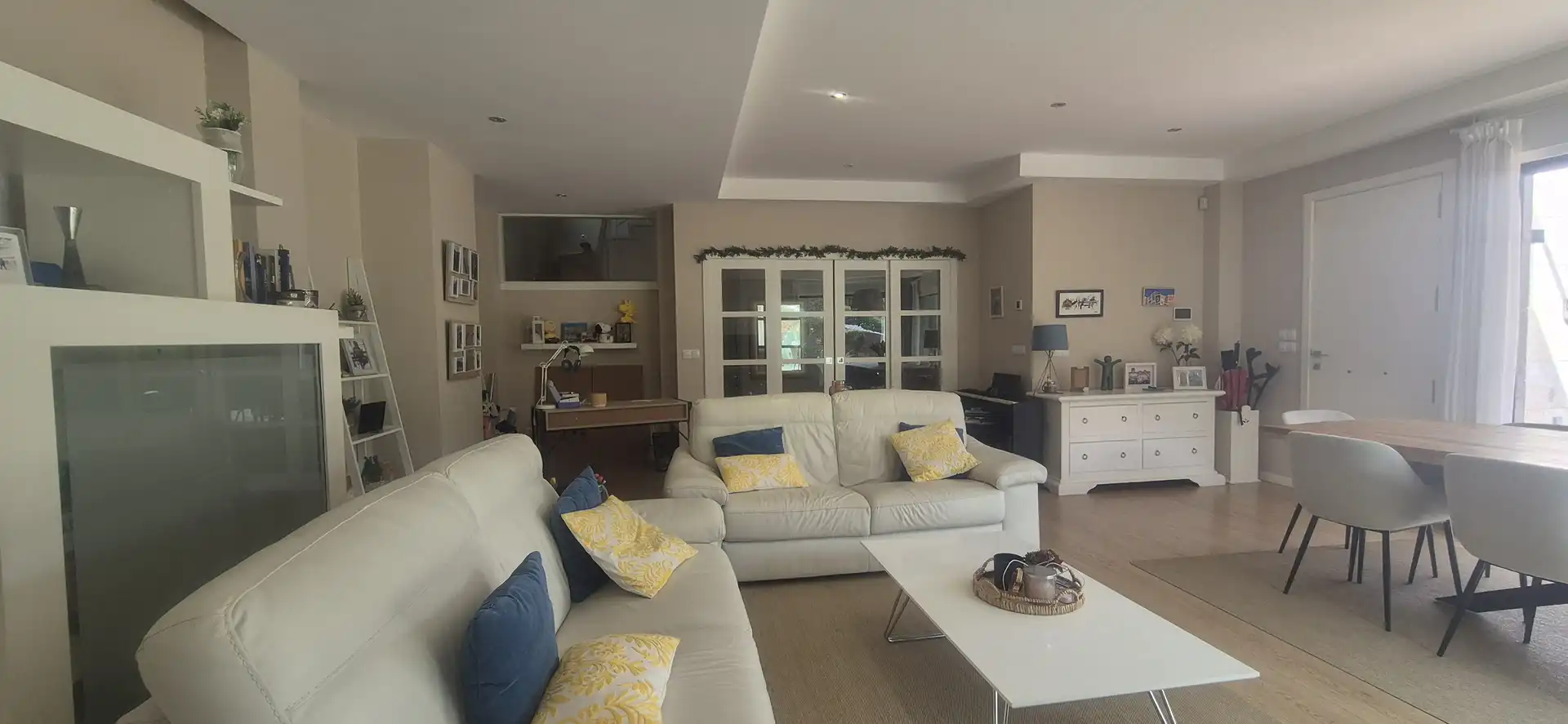 Sala de estar de Casa o chalet en venta en Vigo  con Aire acondicionado, Calefacción y Jardín privado