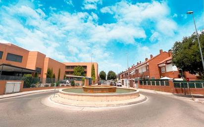 Exterior view of Single-family semi-detached for sale in Valdemoro  with Air Conditioner and Terrace