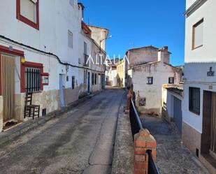 Vista exterior de Casa adosada en venda en Enguídanos amb Terrassa