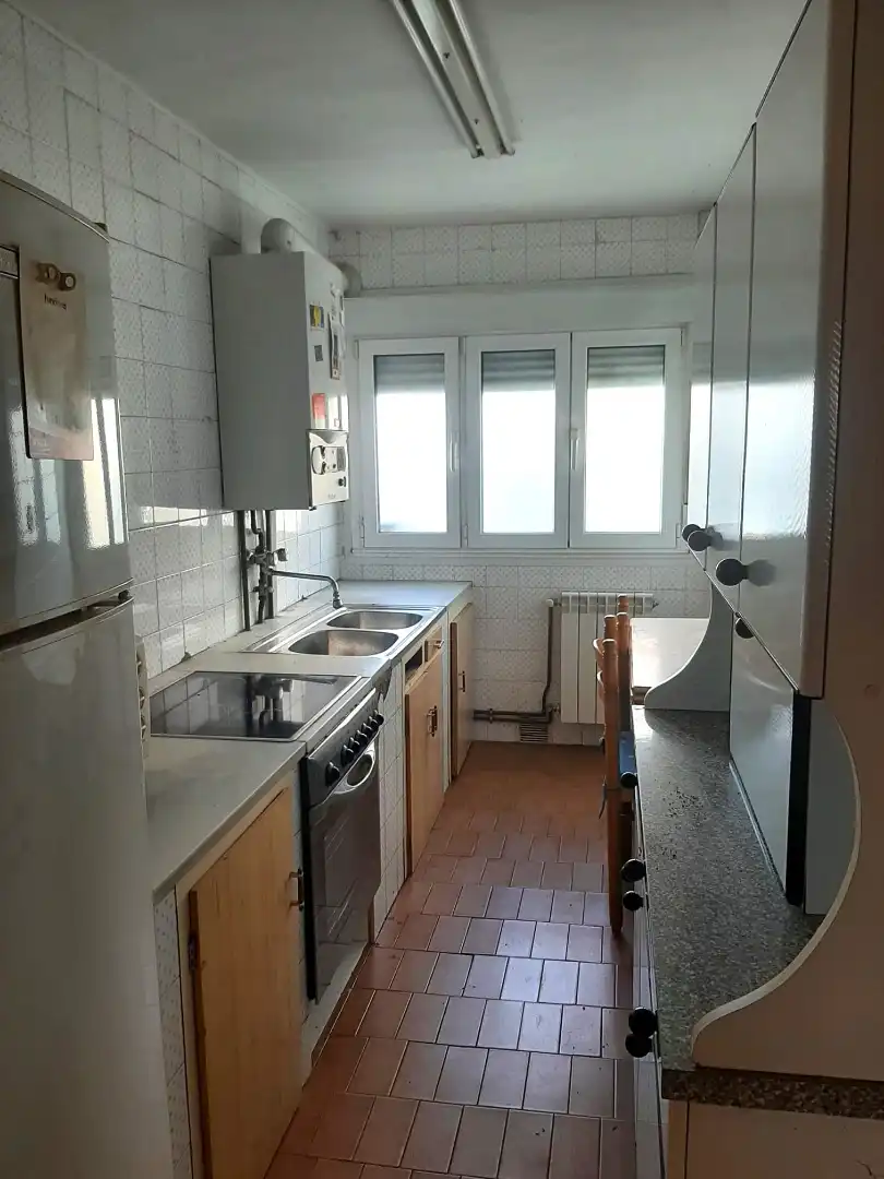 Cocina de Piso en venta en Oviedo  con Calefacción, Amueblado y Horno