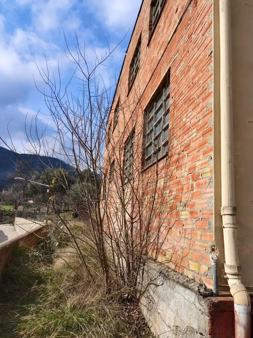 Vista exterior de Nave industrial en venta en La Cellera de Ter