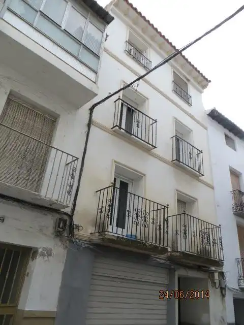 Vista exterior de Local en venta en Baza