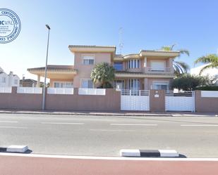 Vista exterior de Casa o xalet en venda en Rafelbuñol / Rafelbunyol amb Aire condicionat, Terrassa i Piscina