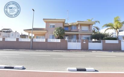 Vista exterior de Casa o xalet en venda en Rafelbuñol / Rafelbunyol amb Aire condicionat, Terrassa i Piscina