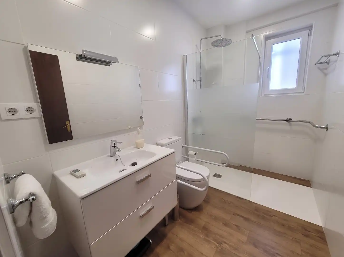 Bathroom of Flat for sale in Cádiz  with Air Conditioner and Terrace