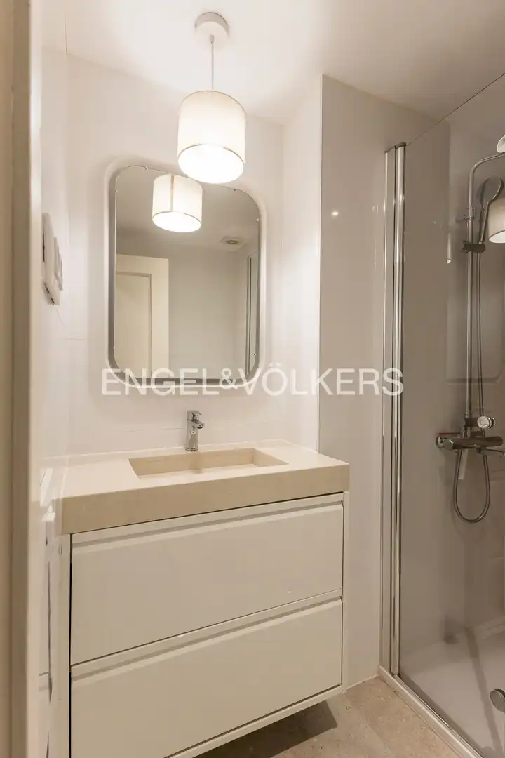 Bathroom of Flat for rent in Madrid  with Air Conditioner, Heating and Terrace