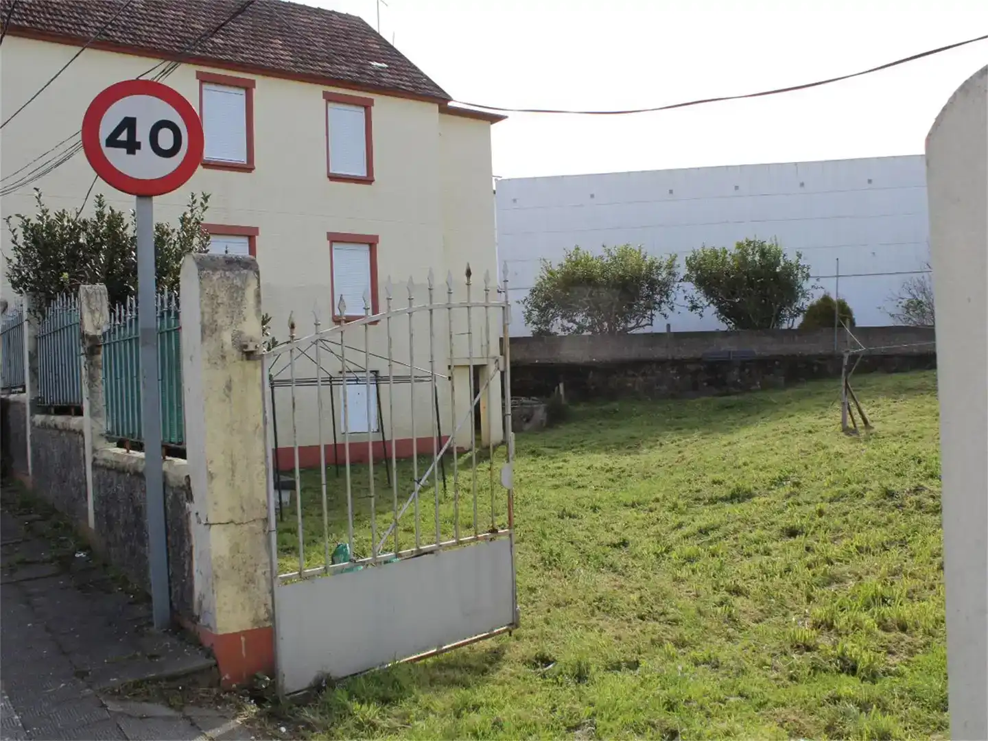 Vista exterior de Casa adosada en venda en Valdoviño amb Balcó