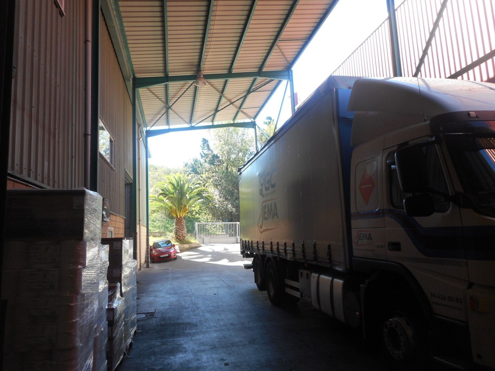 Industrial buildings to rent in El Campillo Auzoa, Abanto y Ciérvana-Abanto Zierbena
