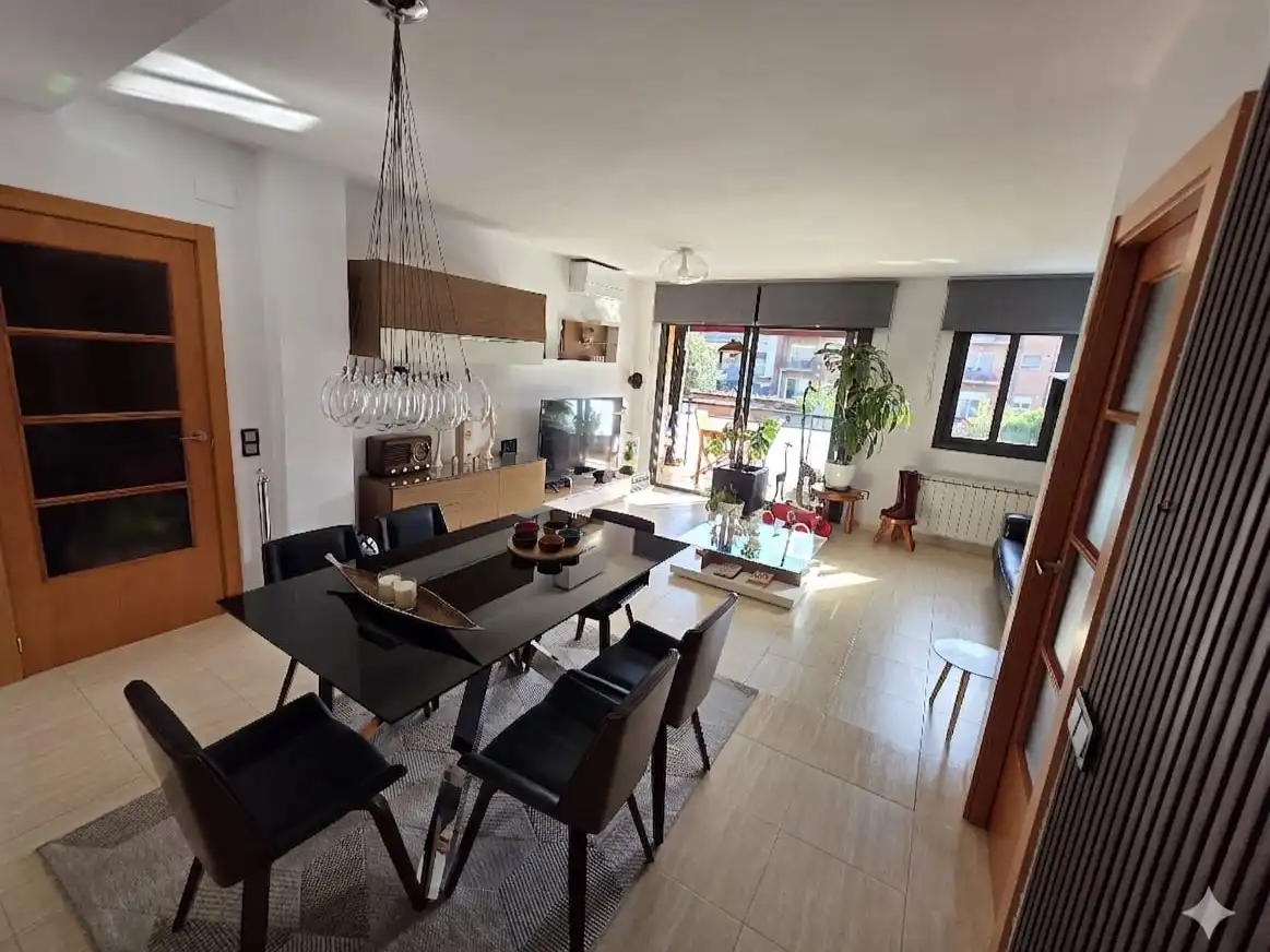 Duplex with lift for sale in Calle Montserrat Roig 4, imagen 3