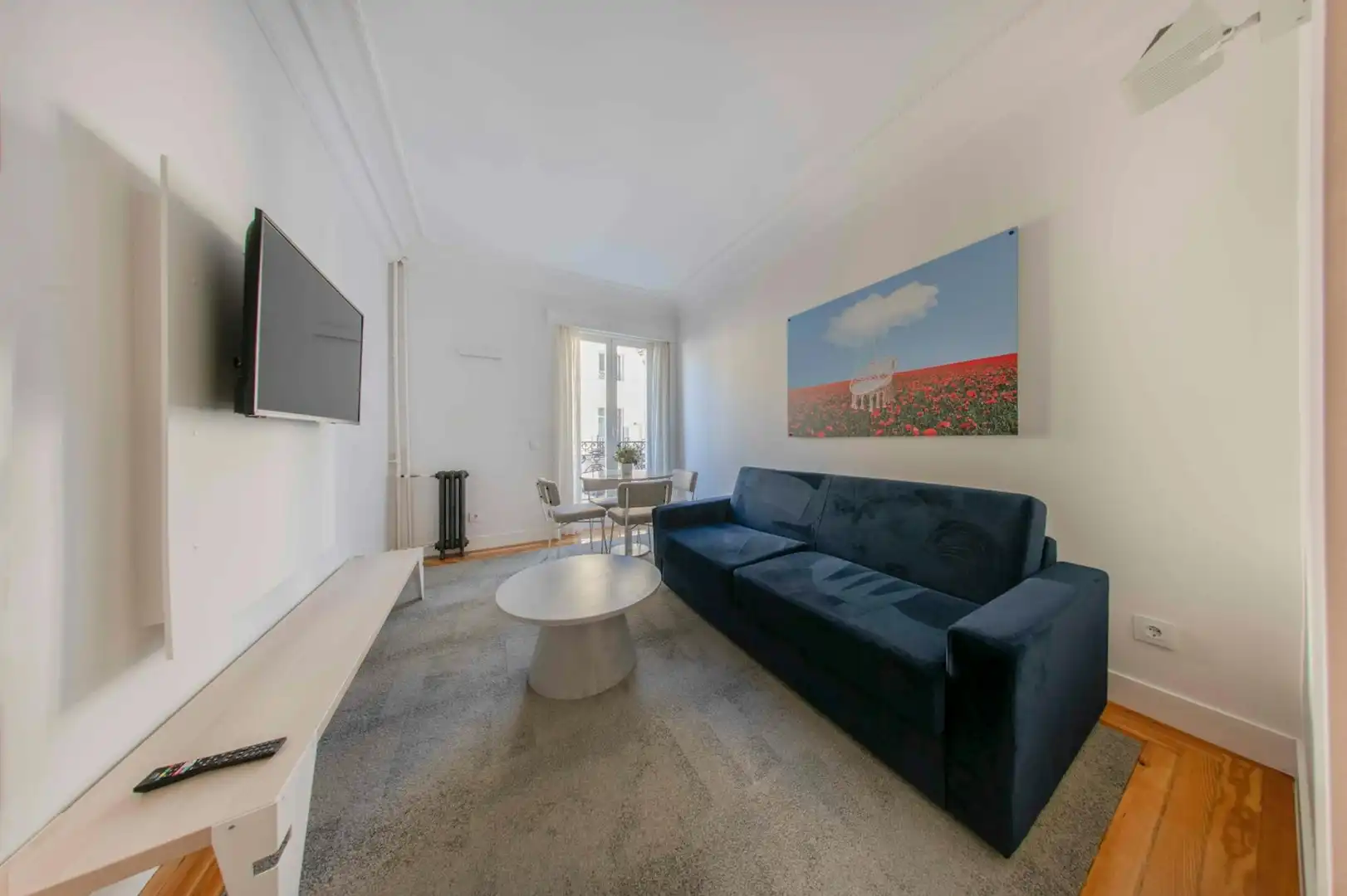 Living room of Flat for rent in Madrid  with Air Conditioner, Heating and Furnished