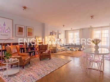 Flat with lift for sale in Chamberí