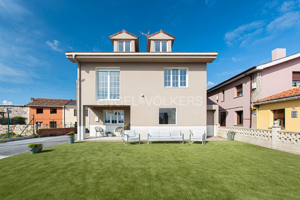 Exterior view of House or chalet for sale in Castrillón  with Heating and Private garden