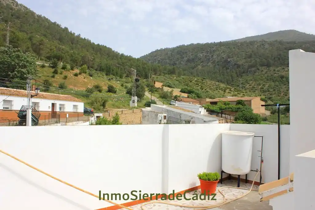 Vista exterior de Casa o xalet en venda en Algodonales amb Aire condicionat, Calefacció i Terrassa
