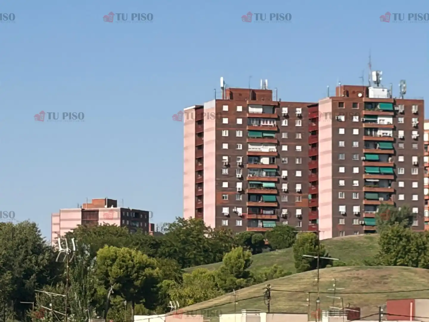 Vista exterior de Pis en venda en Madrid amb Aire condicionat