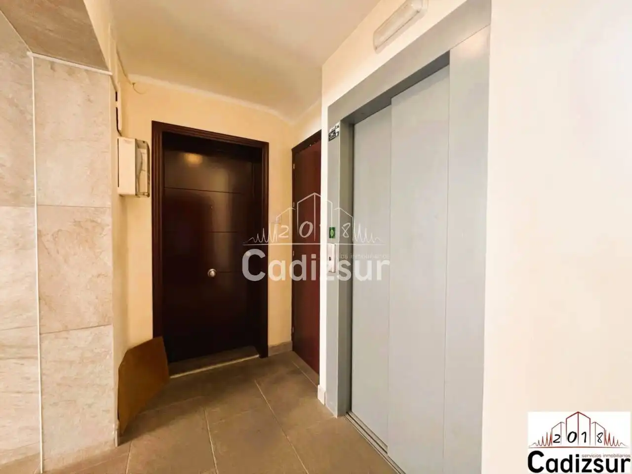 Wohnung zum Verkauf in Cádiz mit Klimaanlage und Terrasse
