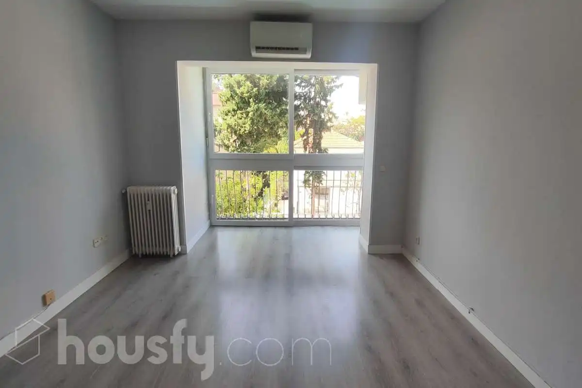 Bedroom of Flat for rent in Madrid  with Air Conditioner, Heating and Parquet flooring