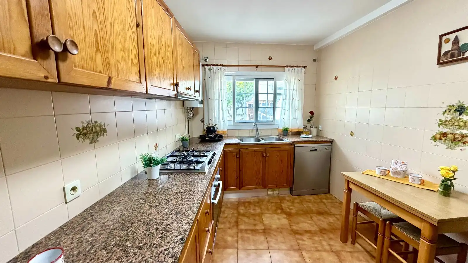 Cocina de Casa o chalet en venta en Cunit con Aire acondicionado, Calefacción y Jardín privado
