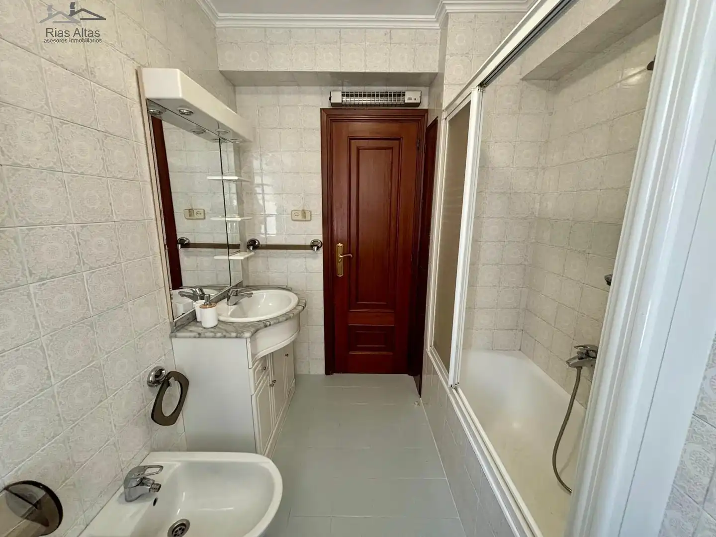 Badezimmer von Wohnung zur Miete in A Coruña Capital  mit Heizung und Möbliert