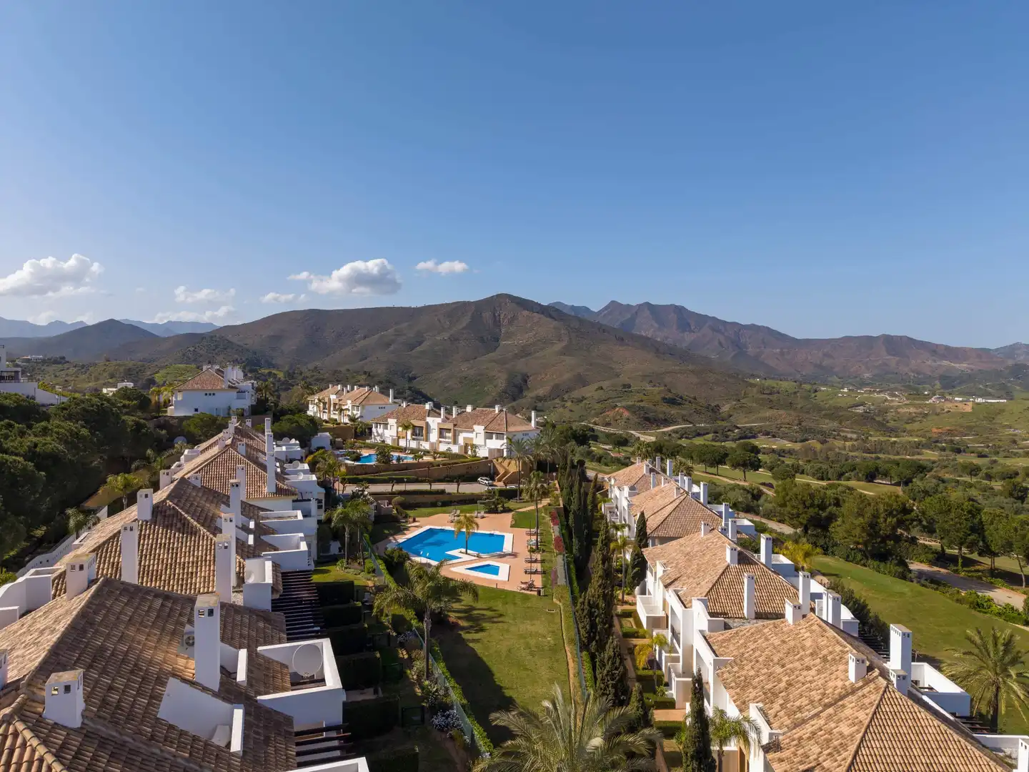 Vista exterior de Casa adosada en venda en Mijas amb Terrassa