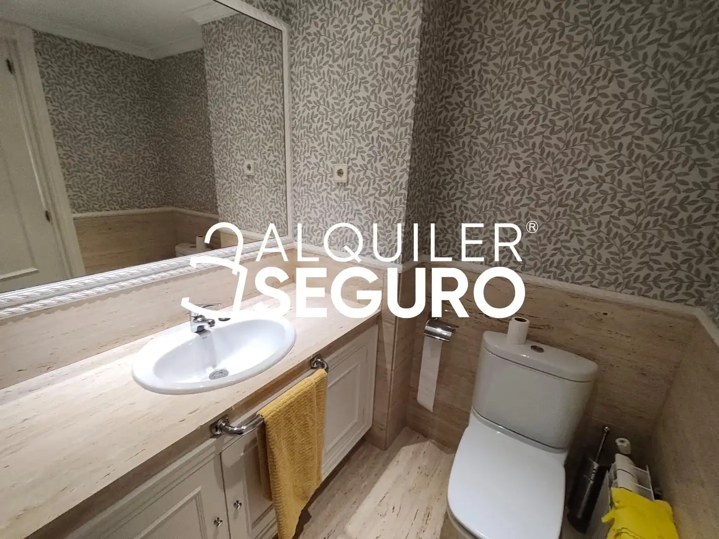 Bany de Pis de lloguer en Madrid amb Calefacció, Piscina i Moblat